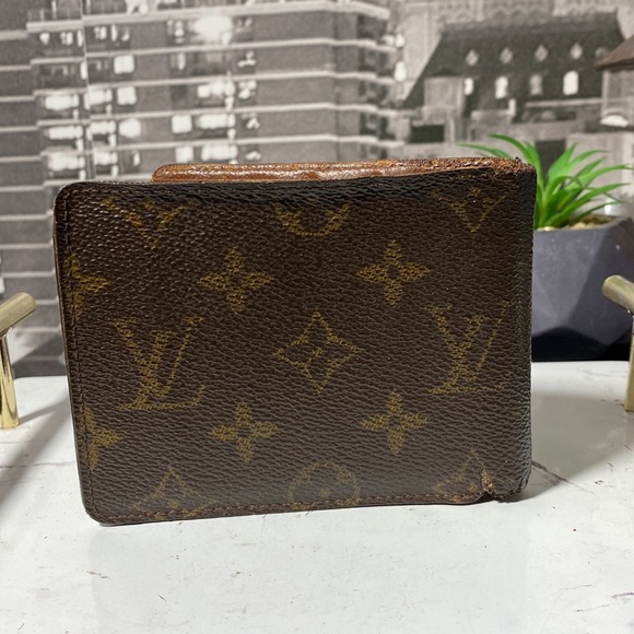 Authentic Louis Vuitton Monogram Bifold Wallet - Picture 2 of 12